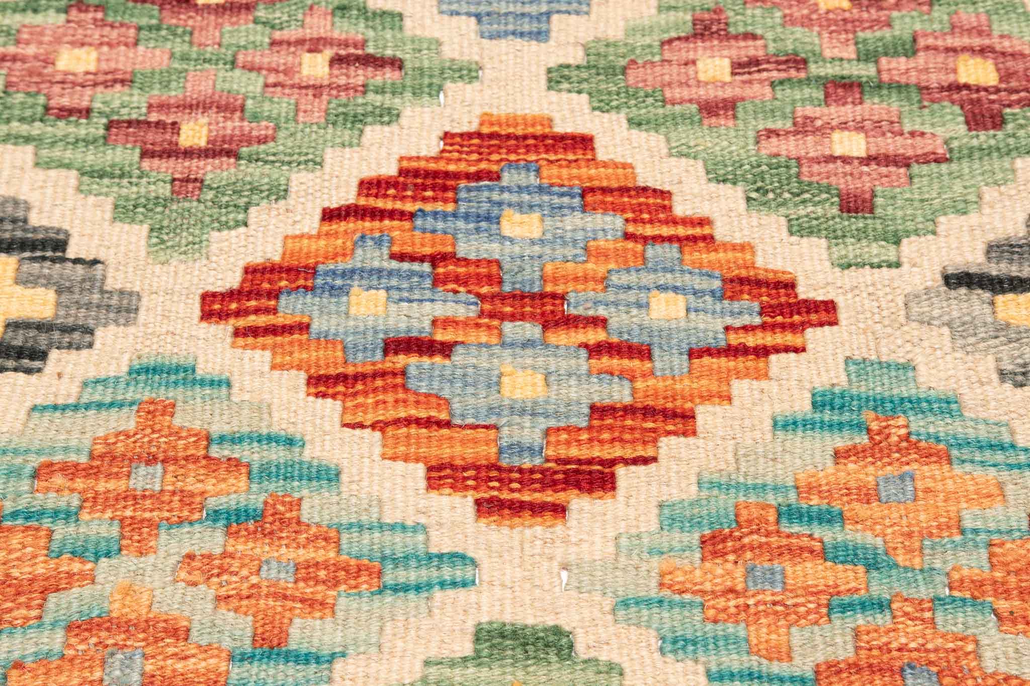 Handgewebter Kelim-Teppich aus Schurwolle, 117 × 189 cm