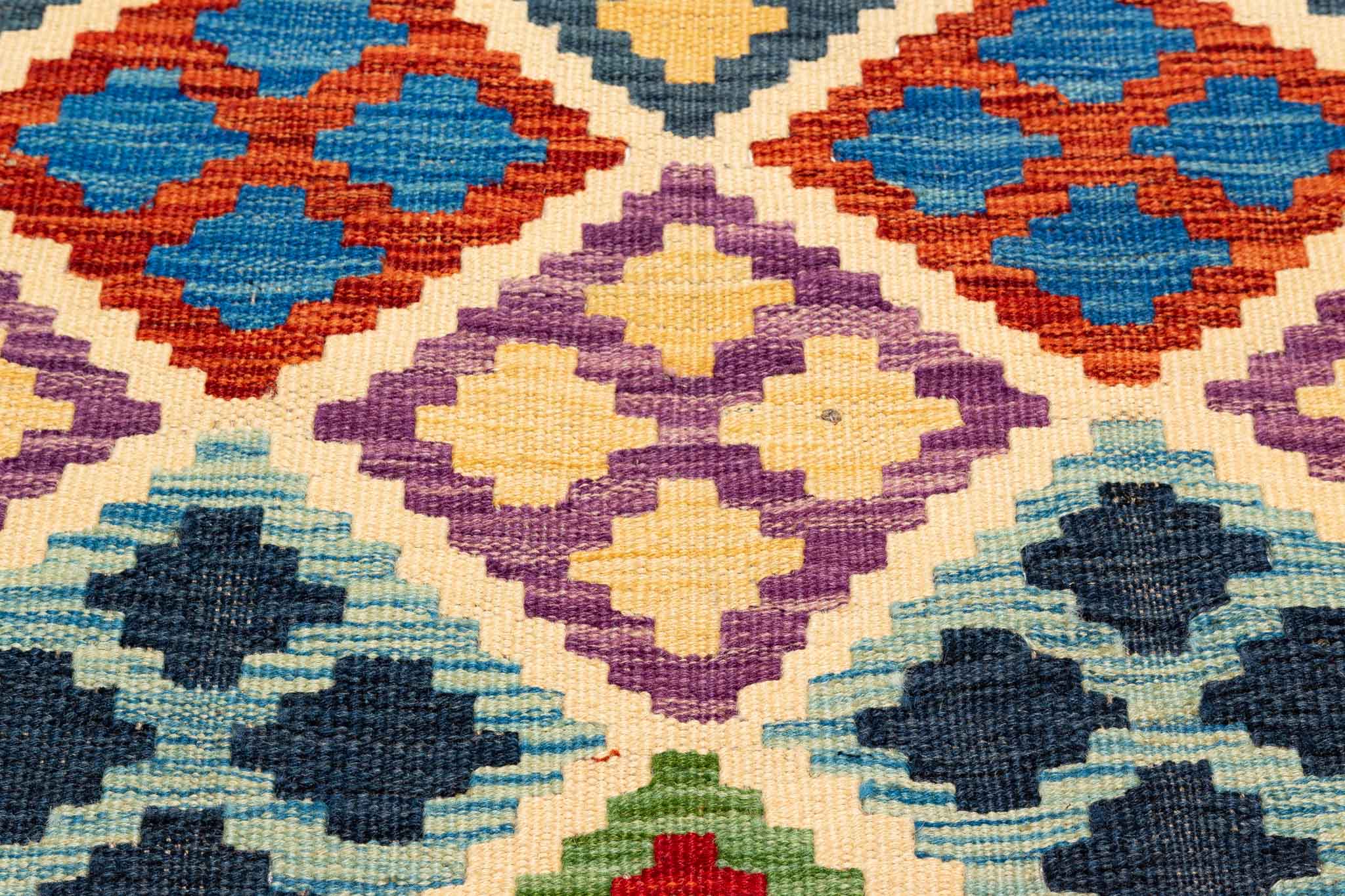 Handgewebter Kelim-Teppich aus Schurwolle, 105 × 150 cm