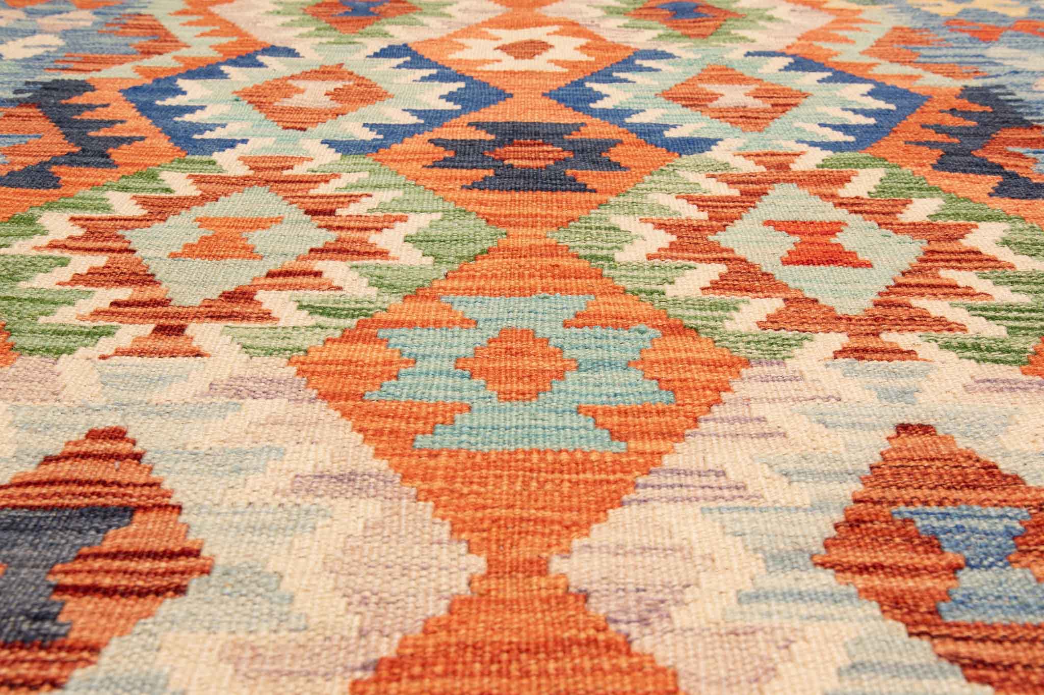 Handgewebter Kelim-Teppich aus Schurwolle, 126 × 168 cm