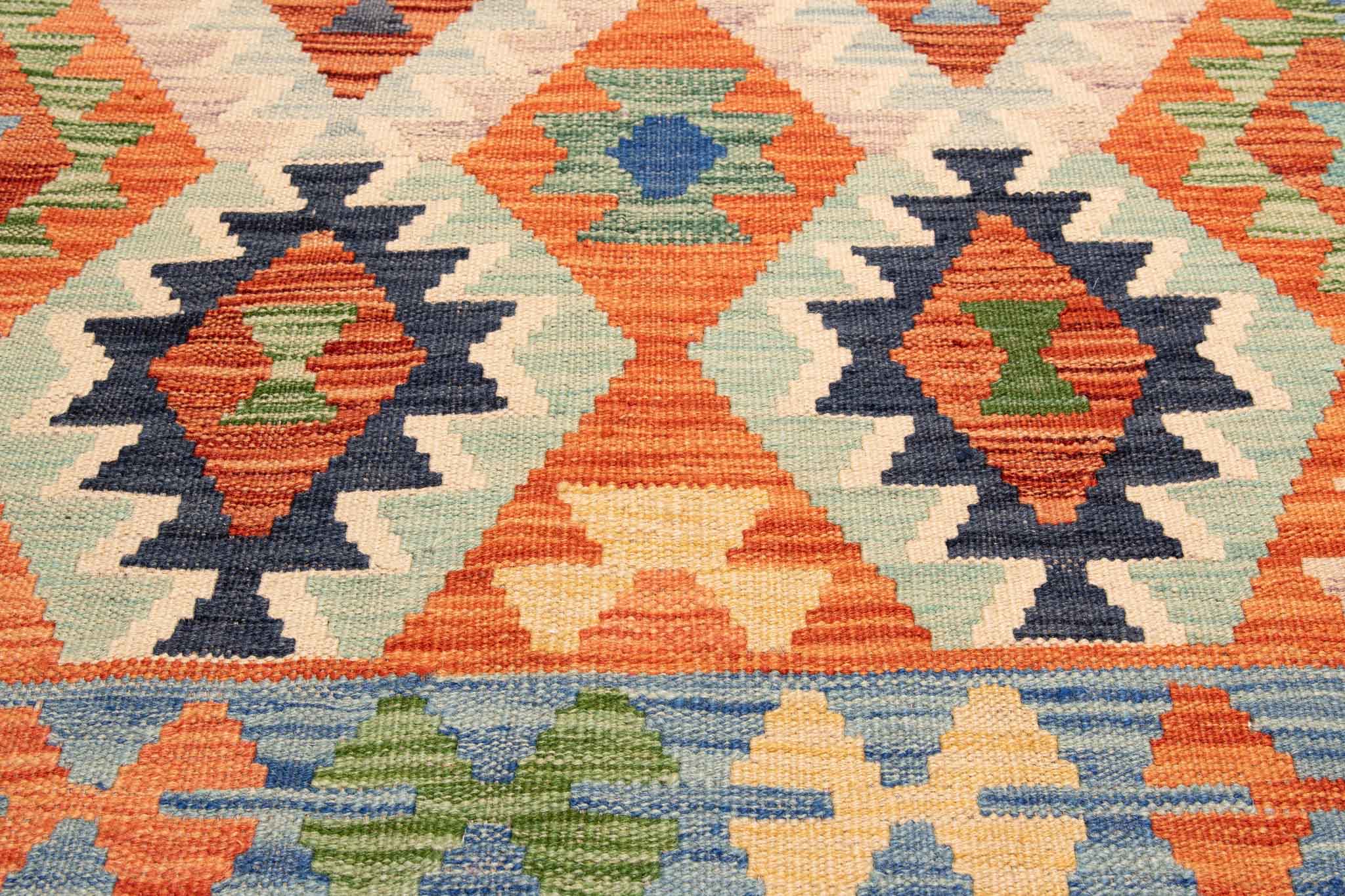 Handgewebter Kelim-Teppich aus Schurwolle, 126 × 168 cm