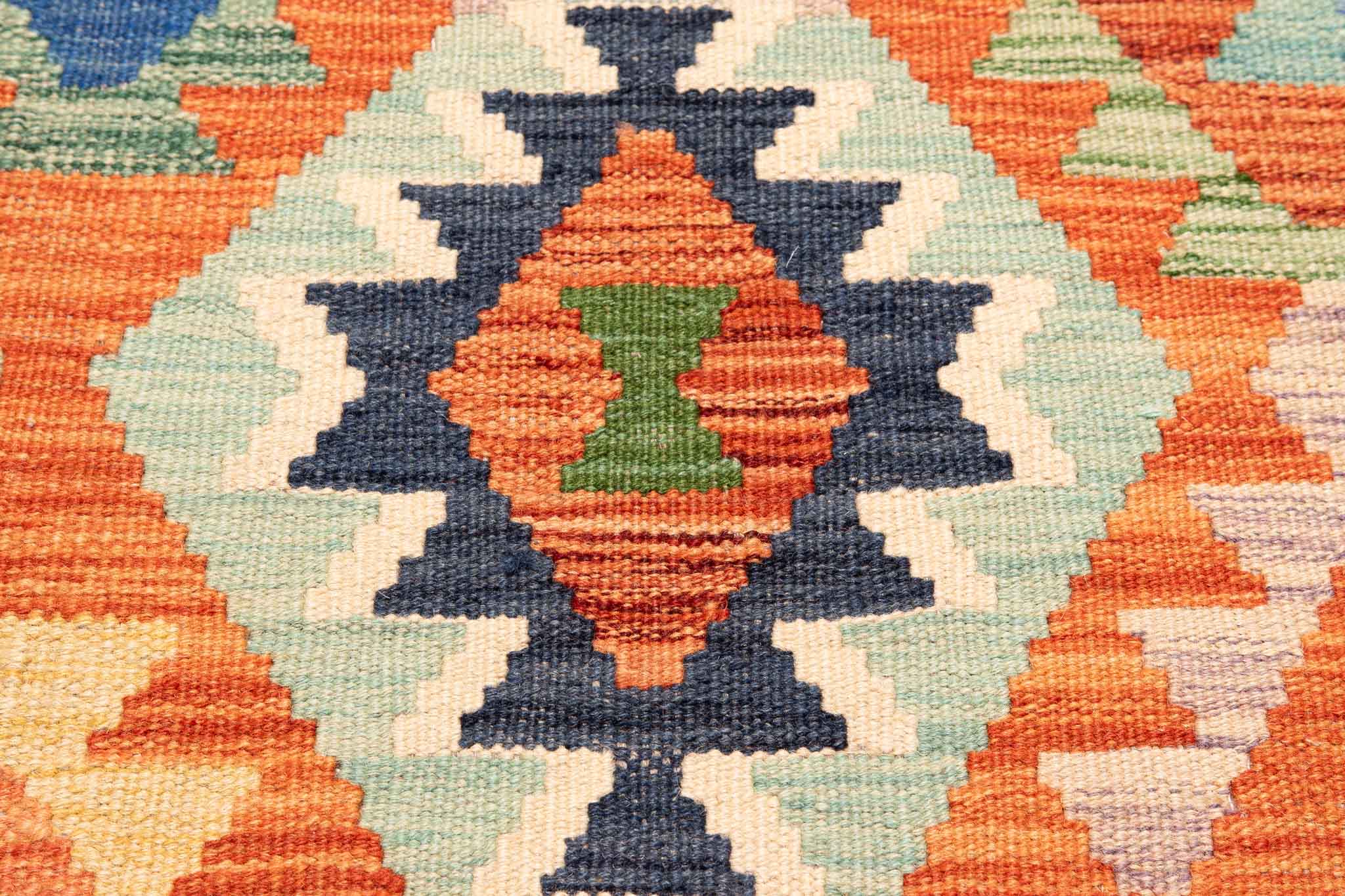 Handgewebter Kelim-Teppich aus Schurwolle, 126 × 168 cm